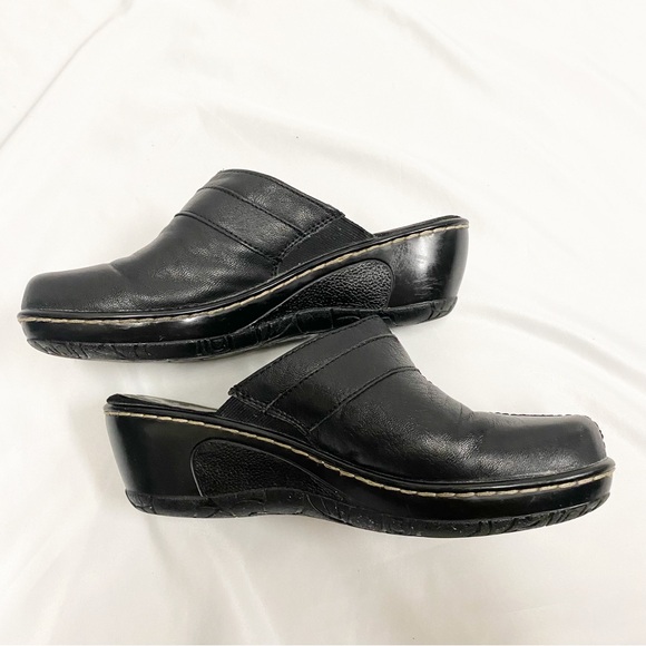 BareTraps Black Leather Quashed Mules - Picture 7 of 9